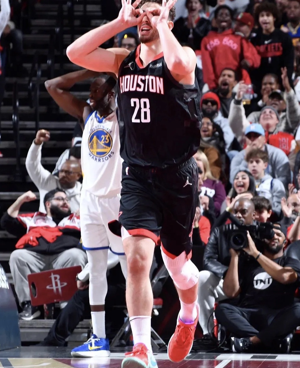 优德app下载 -俄克拉荷马雷霆迎荷甲关键赛,冲刺阶段单刀错失,球迷炸锅,团队化学反应显著